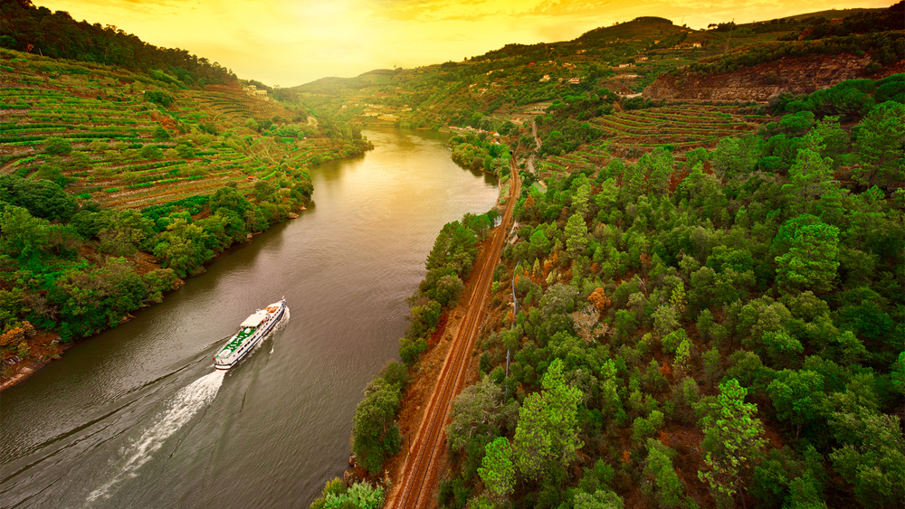 Yachting tours on Portugal's winding rivers