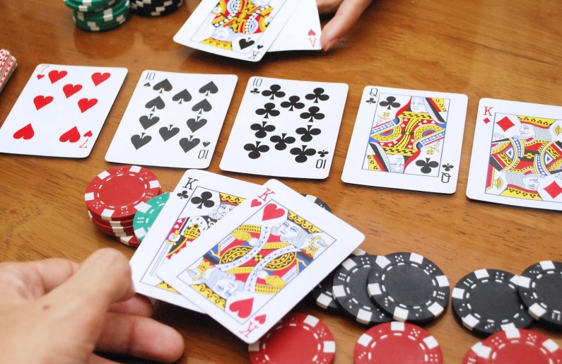 cómo apostar en el póquer